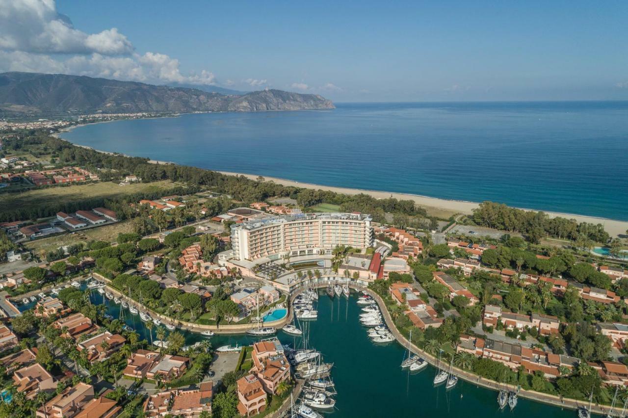 Residence Delfino, Portorosa フルナリ エクステリア 写真