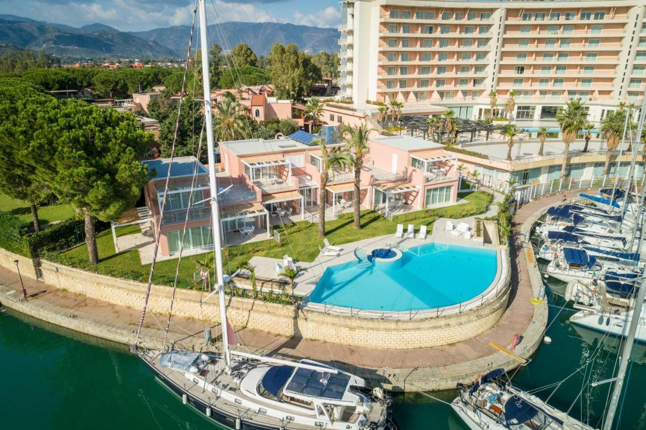 Residence Delfino, Portorosa フルナリ エクステリア 写真