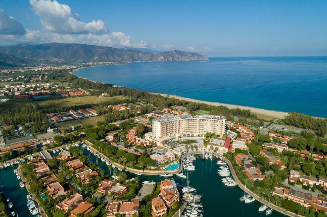 Residence Delfino, Portorosa フルナリ エクステリア 写真